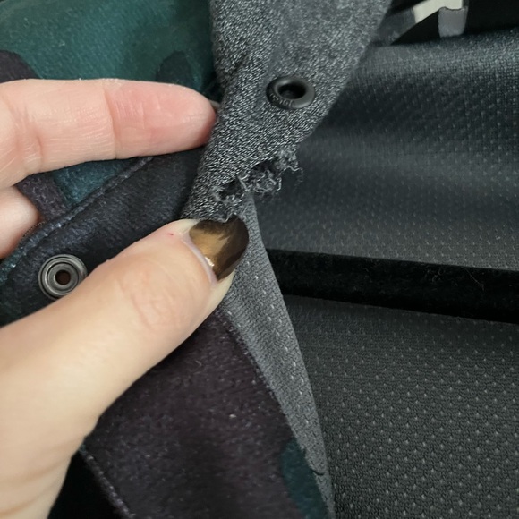 Women’s volcom camo snowboarding jacket - Picture 3 of 7